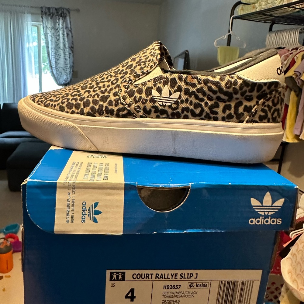 Adidas slip on